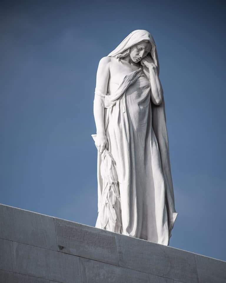 statue de la mère Canada