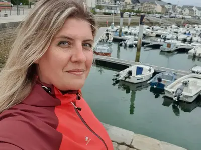 Moi au port de plaisance d'Etel