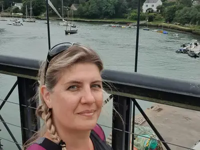 Moi sur vieux pont suspendu Bono