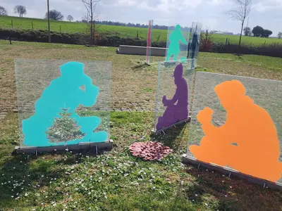 silhouettes assises