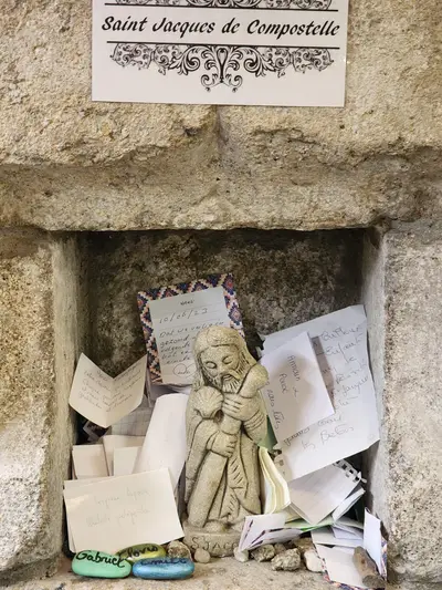 Mots de pèlerin dans l'église Saint-Médard à Saugues
