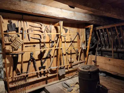 Outils dans l'étable