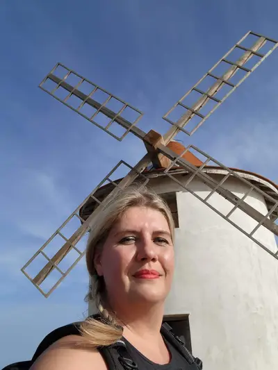 Florandophoto devant le moulin Mattéi
