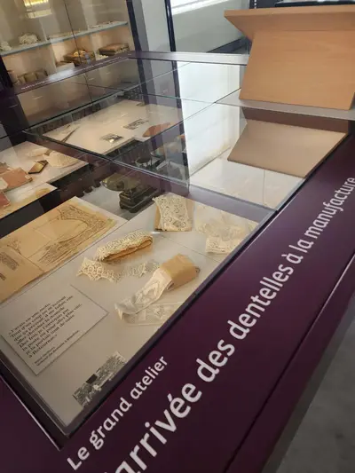 Arrivée des dentelles au musée de Retournac