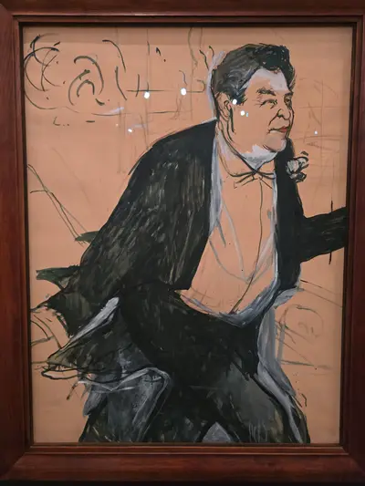 exposition temporaire sur les affiches: homme en costume