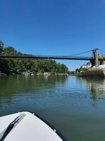 Vieux pont suspendu au Bono