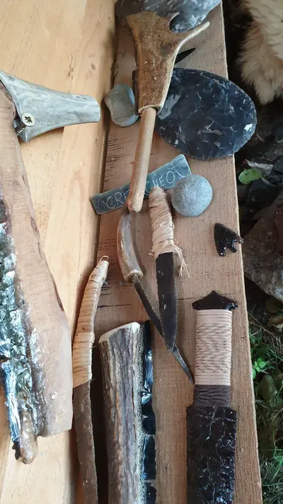 Reconstitution d'armes du Néolithique