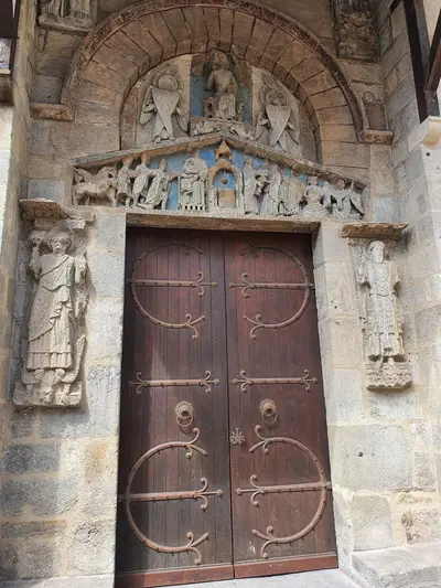 Notre dame du port porte laterale scaled