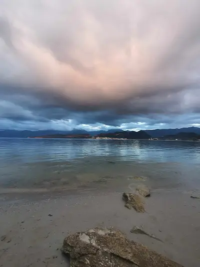 Gros nuages au-dessus de Saint-Florent