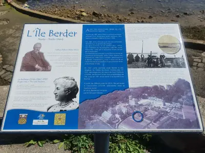 Panneau d'affichage île Berder