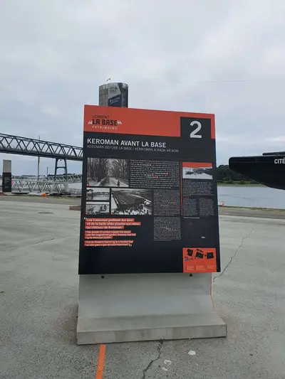 Affichage Keroman avant la base à Lorient
