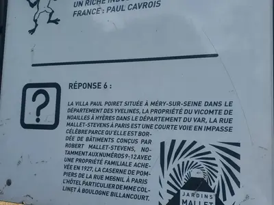 Panneau d'information aux jardins Mallet-Stevens