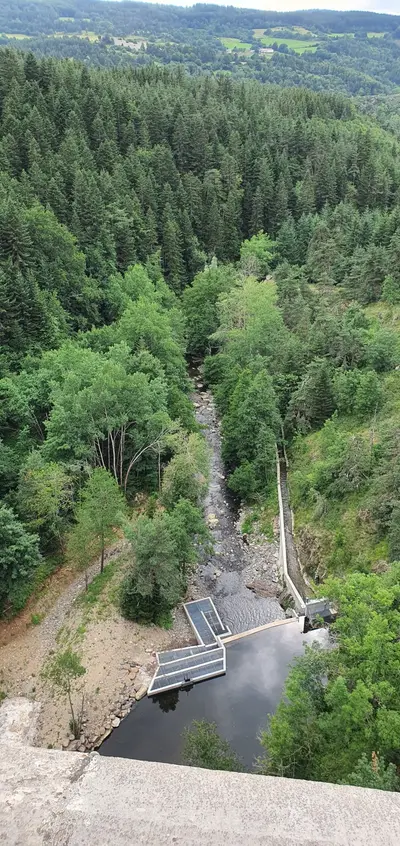 Passe à poissons au pied du viaduc
