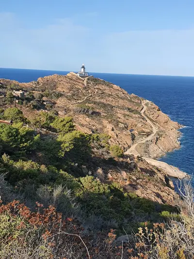 Chemin sur la presqu'île jusqu'au phare