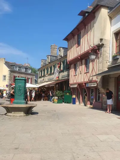 Place intérieure de la ville close de Concarneau