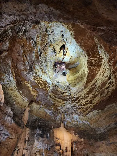 Entrée naturelle du gouffre de Proumeyssac
