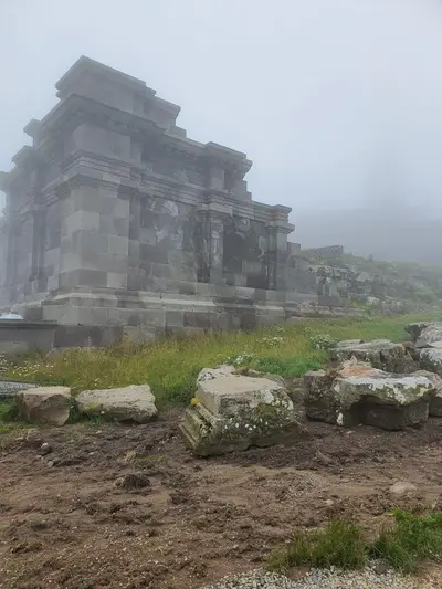 Temple de Mercure dans la brume