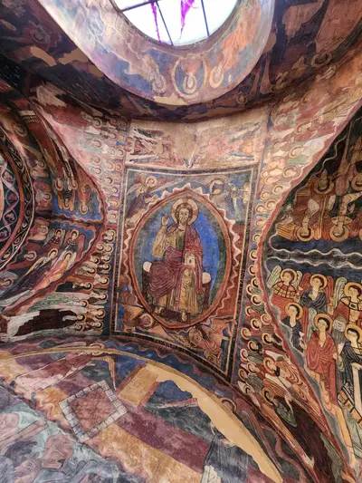 Christ en majesté et tétramorphe dans la chapelle Saint-Michel de Brioude