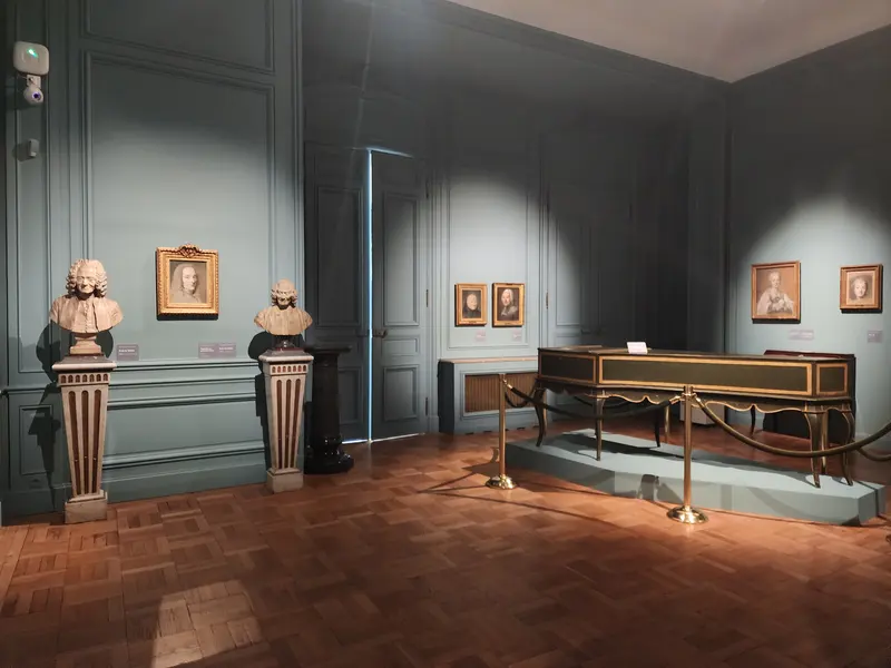Salon avec pastels de Maurice Quentin de la Tour
