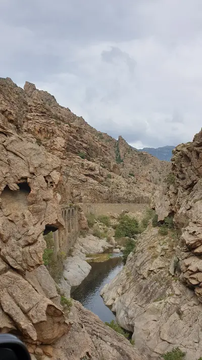 Pont dans la scala de Santa Régina