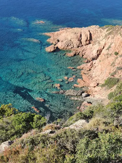 Eau bleue de la réserve de Scandola
