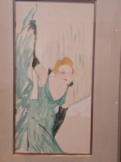 femme en robe bleue
