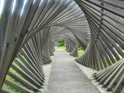 Structure bois originale jardins Mallet-Stevens