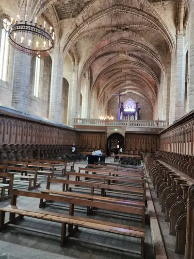 Choeur liturgique avec stalles dans l'abbaye de la Chaise-Dieu