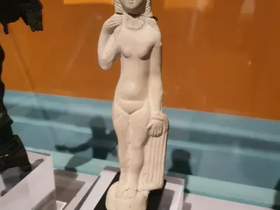 Statue femme forum antique de Bavay