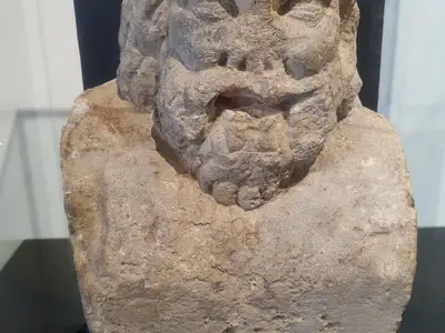 Statue forum antique Bavay