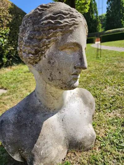 Statue buste de femme Parc Mosaïc
