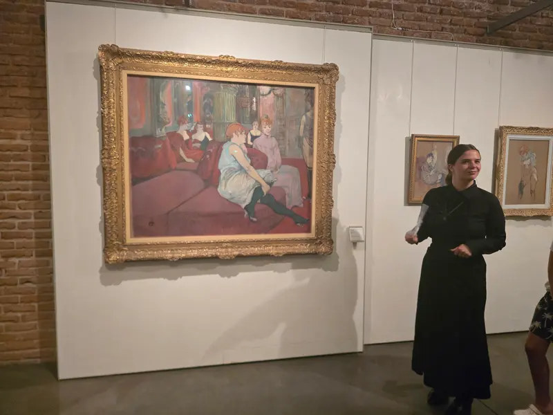 Suzanne devant un tableau