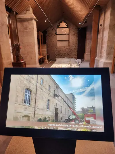 Tablette tactile à l'abbaye de la Chaise-Dieu