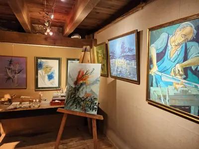 Exposition de peintures dans la Tour des Anglais à Saugues