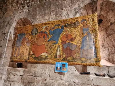 Oeuvre de Gires exposée à la Tour des Anglais de Saugues