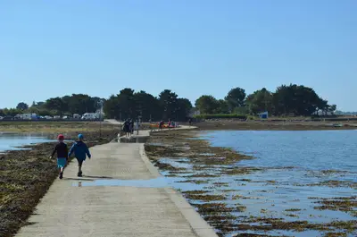 Traversée à marée basse de la commune de Saint Armel à l'île de Tascon