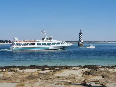 Vedette de l'Odet devant le phare de la perdrix