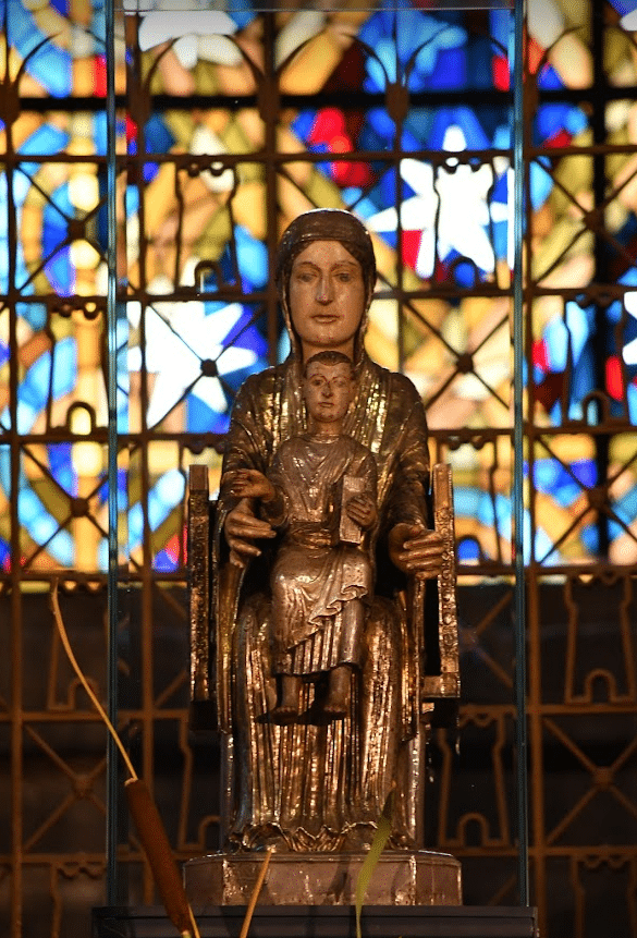 vierge et vitraux