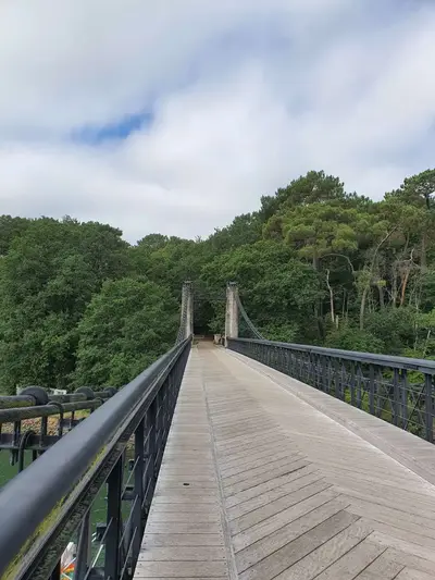 Vieux pont suspendu Bono