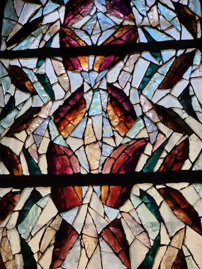 Vitraux contemporains dans l'église de retournac