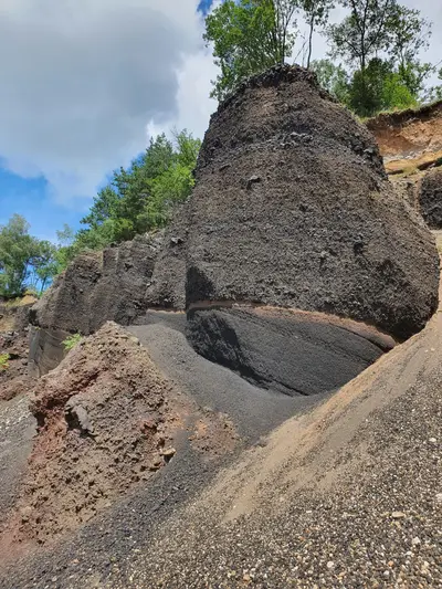 Restes d'une des cheminées volcaniques