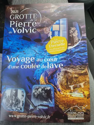 Fascicule présentant la grotte de la pierre de Volvic