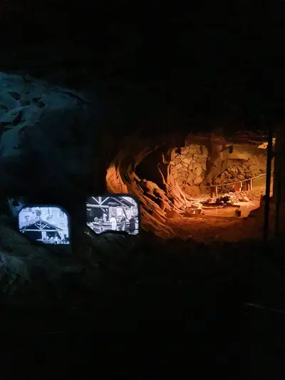 Volvic grotte de la pierre projections 1 scaled