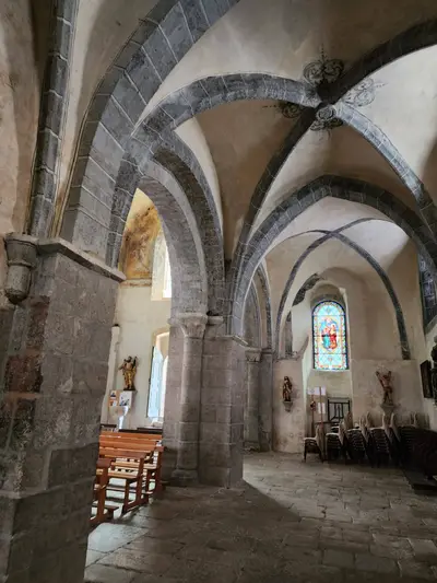 Intérieur de l'église Saint André à Lavaudieu