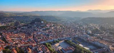 Vue globale le puy en velay montgolfiere et decouvertes scaled