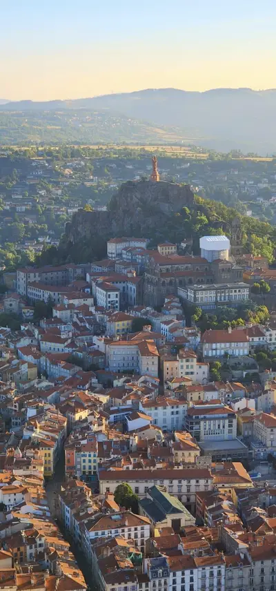 Vue le puy en velay montgolfiere et decouvertes scaled