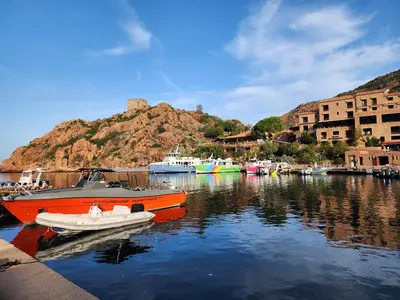 Port de Porto avec vue sur la tour génoise