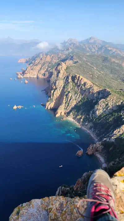 Magnifique vue sur les falaises du Capo Rosso