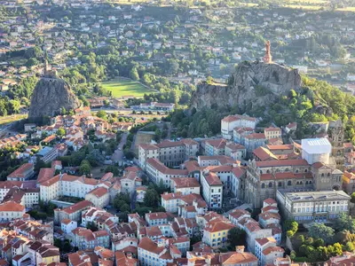 Vue vierge saint michel le puy en velay montgolfiere et decouvertes scaled